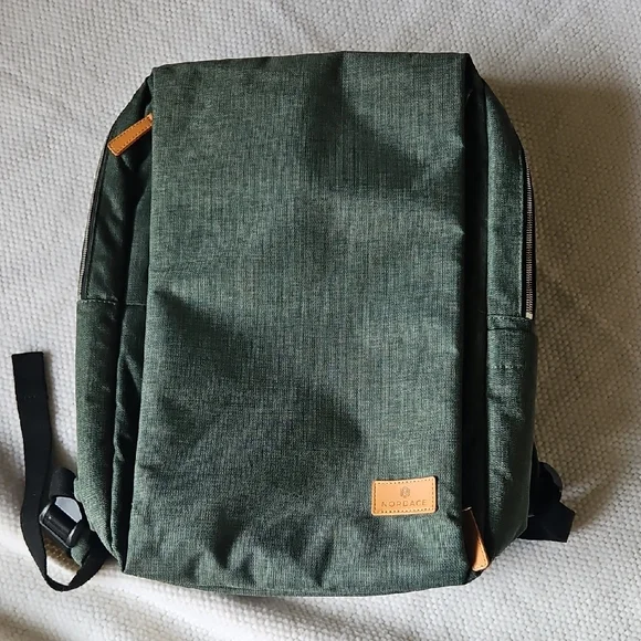 Nordace Men/ Woman Siena Pro 17" Backpack in Green - Picture 4 of 16